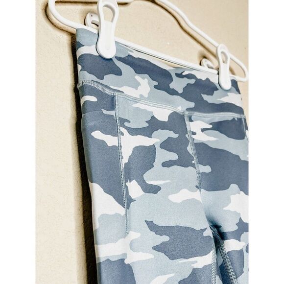 NWT! Athleta Girl High Rise Stash Your Treasures Tight in Camo Blue, Size 6 XS - Picture 2 of 6